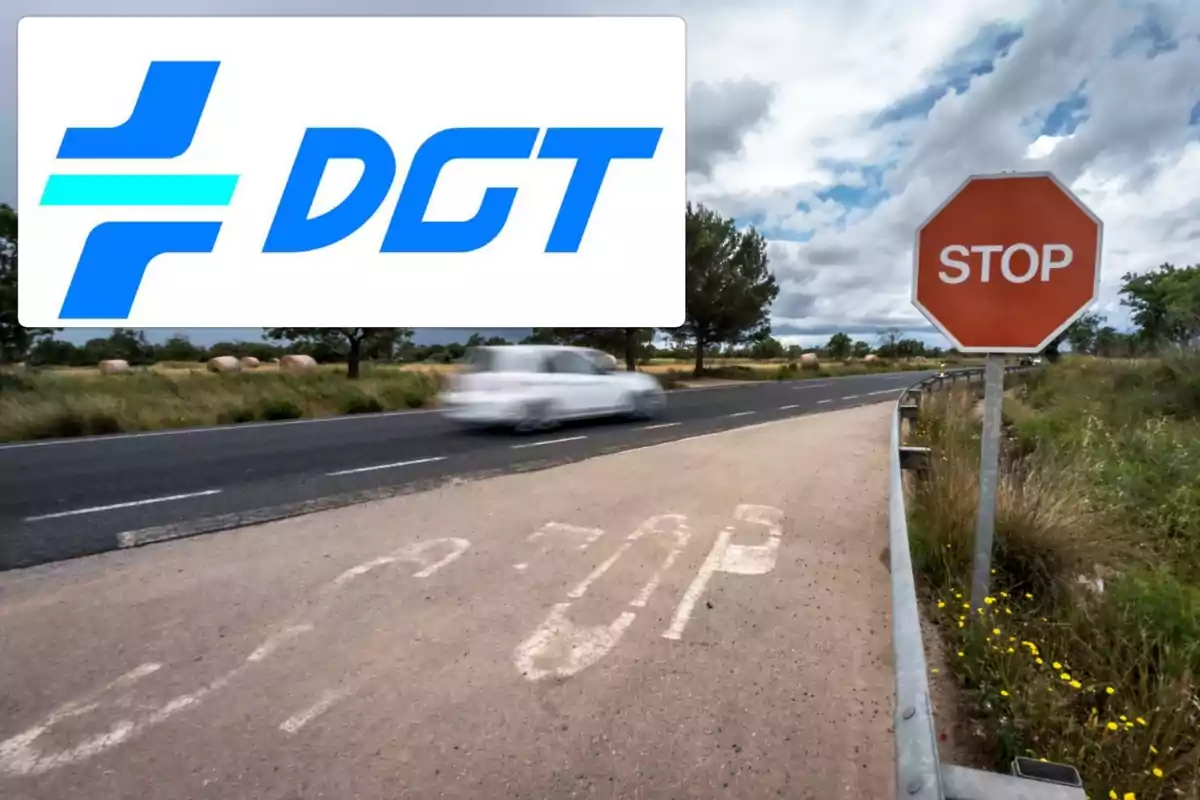 Una señal de tráfico de "STOP" en una carretera con un coche en movimiento y el logotipo de la DGT en la esquina superior izquierda.