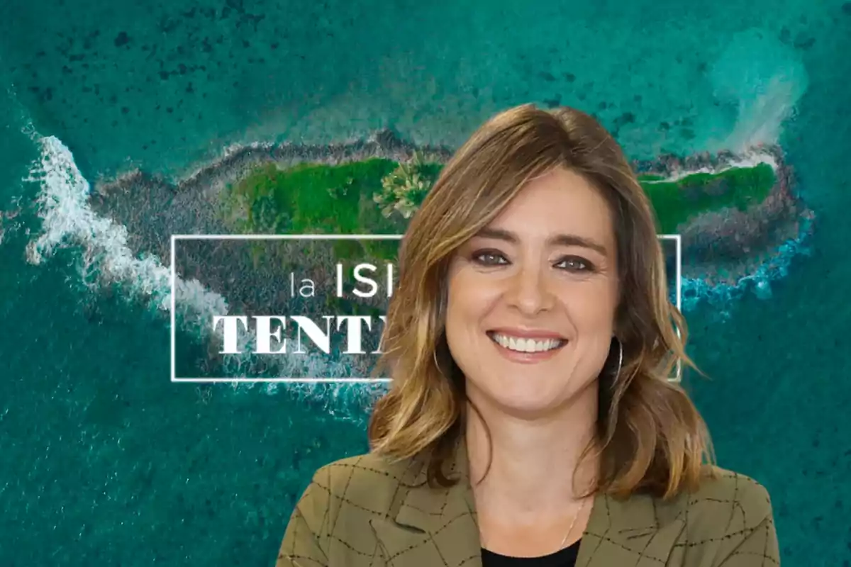 Una mujer sonriente frente a una imagen aérea de una isla con el texto "La Isla de las Tentaciones".