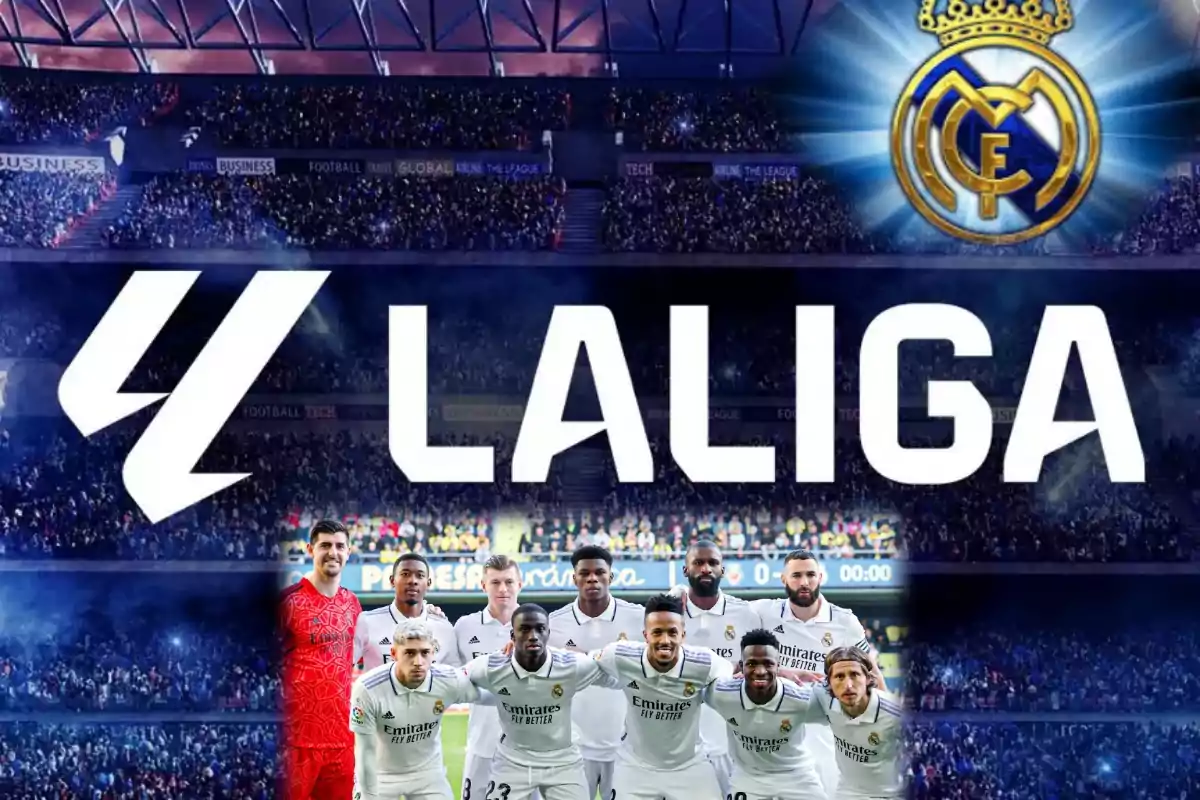 Jugadores del Real Madrid posando frente a un estadio lleno de aficionados con el logo de La Liga y el escudo del Real Madrid en la parte superior.