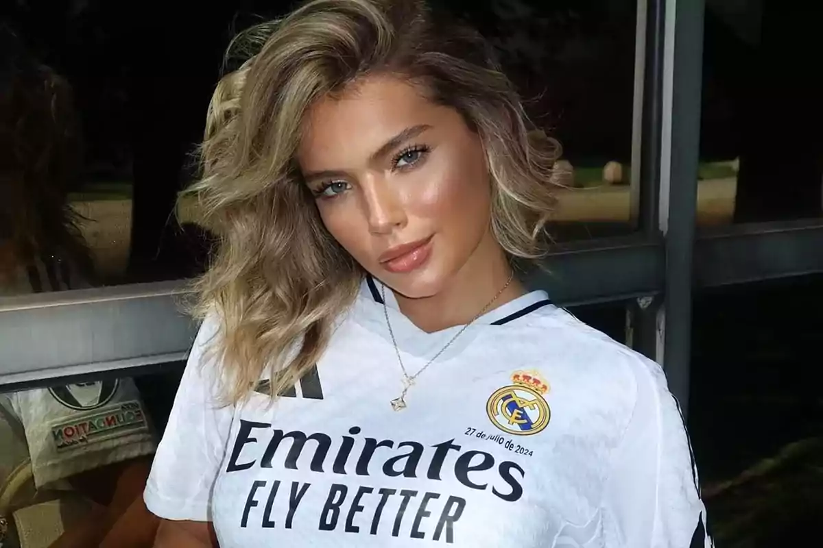 La novia de Endrick con camiseta Real Madrid