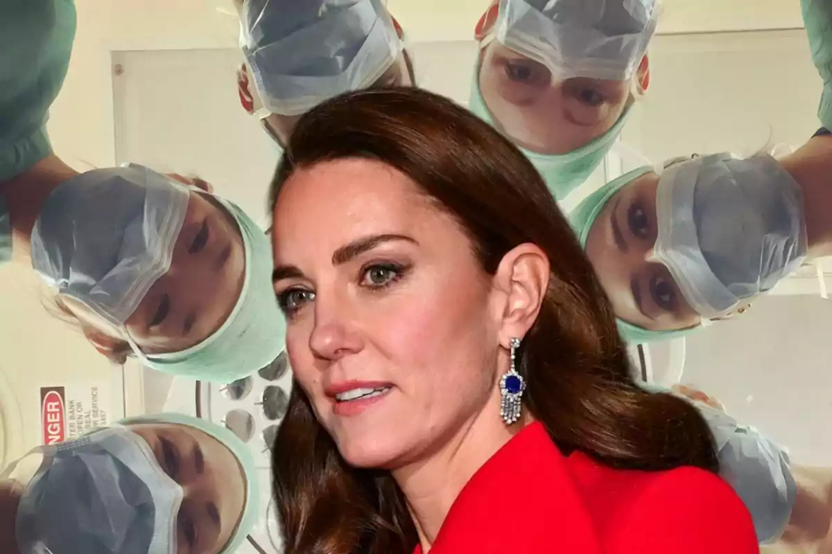 La cara de Kate Middleton con un traje rojo, y de fondo las cabezas de varios sanitarios con gorros y mascarillas mirando hacia la Princesa de Gales