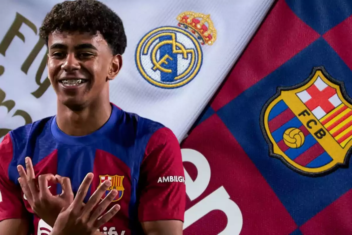 Un joven futbolista sonríe mientras viste la camiseta del FC Barcelona, con los escudos del Real Madrid y del FC Barcelona en el fondo.