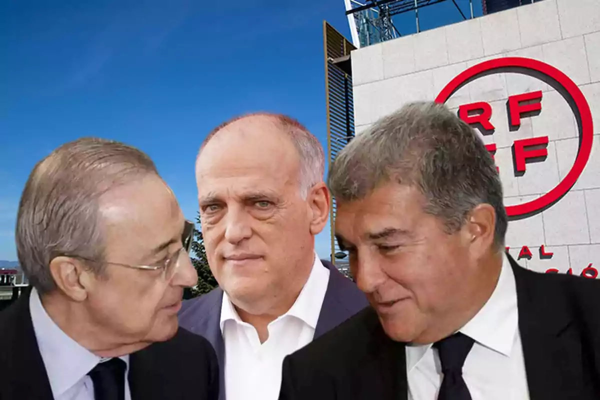 Tres hombres en traje frente a un edificio con el logo de la RFEF.