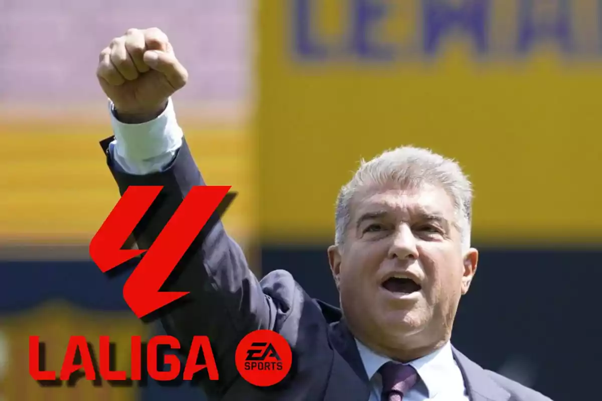Un hombre con traje levanta el puño en un gesto de celebración junto al logo de LaLiga y EA Sports.