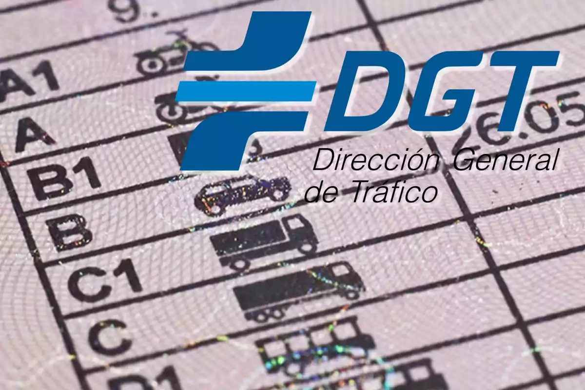 Licencia de conducir con el logo de la Dirección General de Tráfico (DGT).