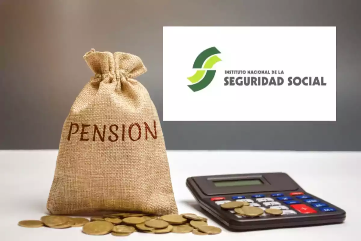 Saco de arpillera con la palabra "Pension" junto a una calculadora y monedas, con el logo del Instituto Nacional de la Seguridad Social en el fondo.