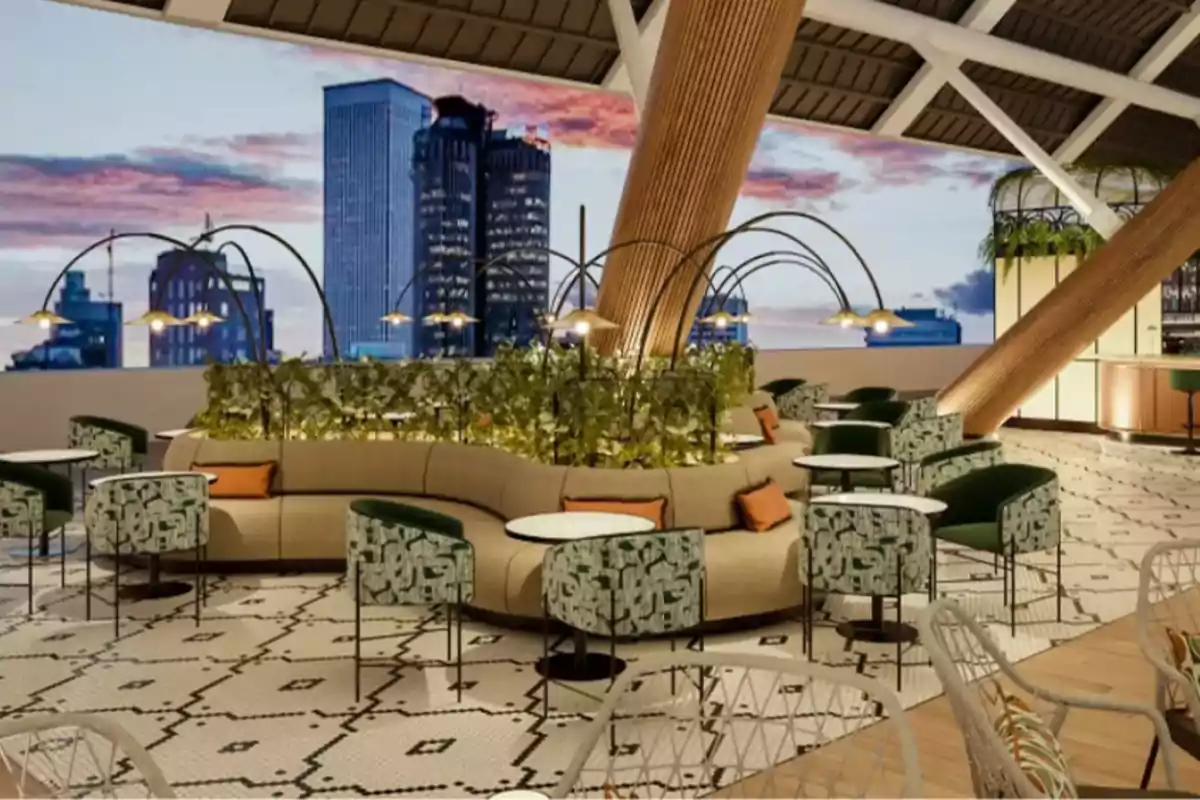 Una terraza moderna con vista a la ciudad, decorada con muebles elegantes y plantas, ideal para relajarse al atardecer.