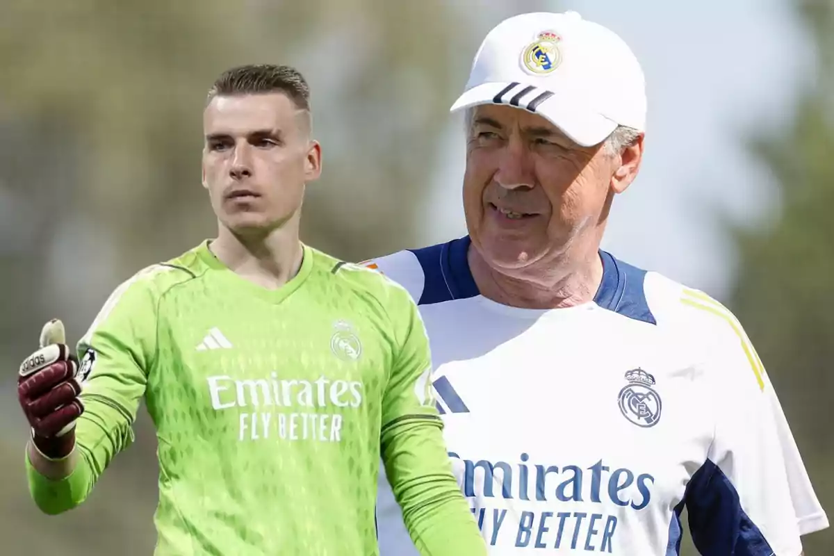 Un portero y un entrenador del Real Madrid durante un entrenamiento.