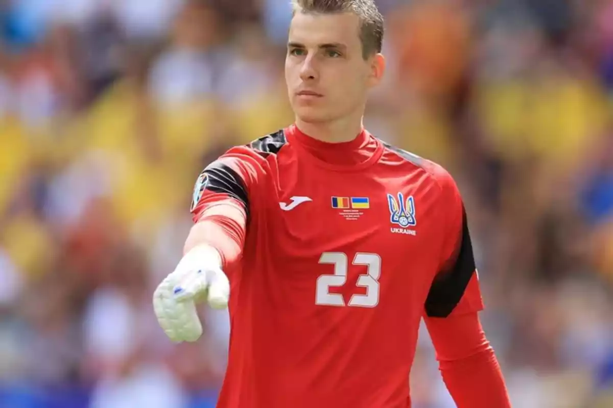 Lunin con Ucrania en la Eurocopa