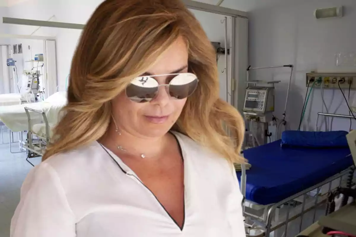 Mujer con gafas de sol en una sala de hospital con camas y equipo médico.