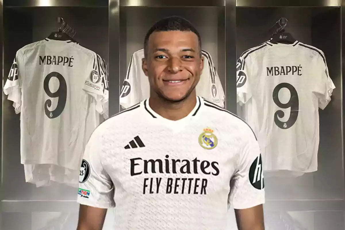 Un jugador de fútbol con la camiseta del Real Madrid, con el nombre Un jugador de fútbol con la camiseta del Real Madrid, con el nombre