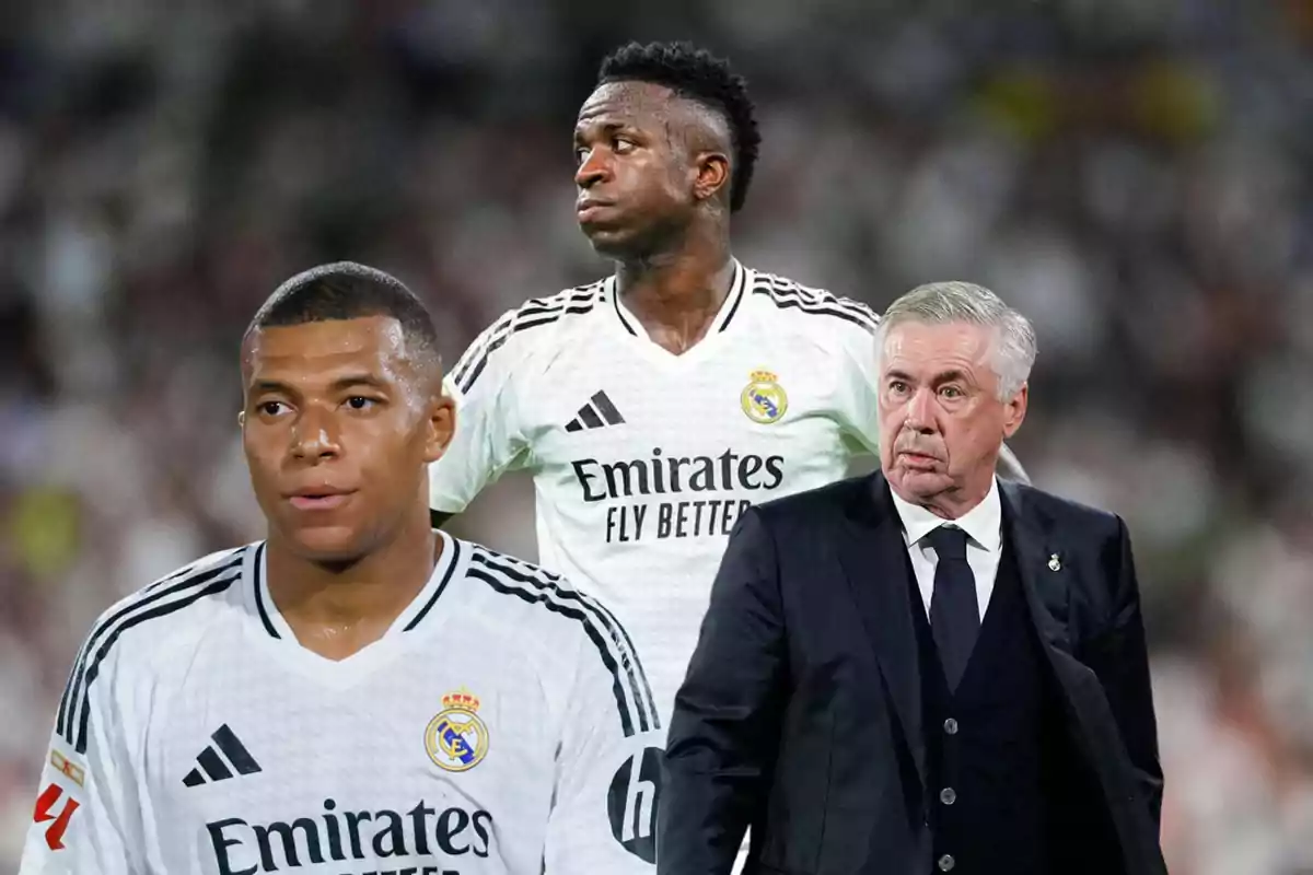 Tres personas con la camiseta del Real Madrid, dos jugadores y un entrenador, en un estadio de fútbol.