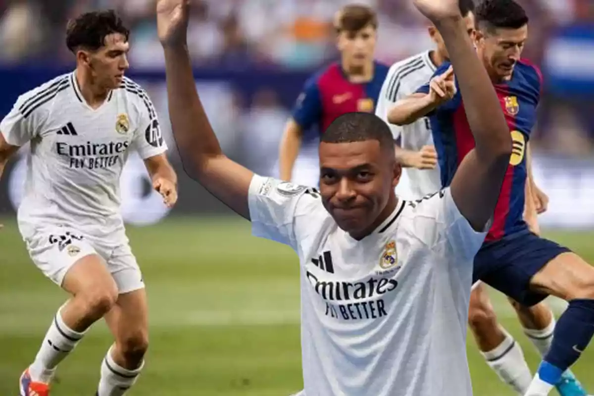 Jugadores de fútbol en acción durante un partido, con un jugador en primer plano levantando los brazos y vistiendo la camiseta del Real Madrid.