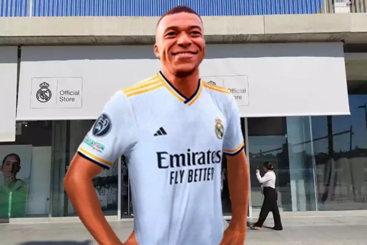 Un jugador de fútbol con la camiseta del Real Madrid está posando frente a la tienda oficial del club.