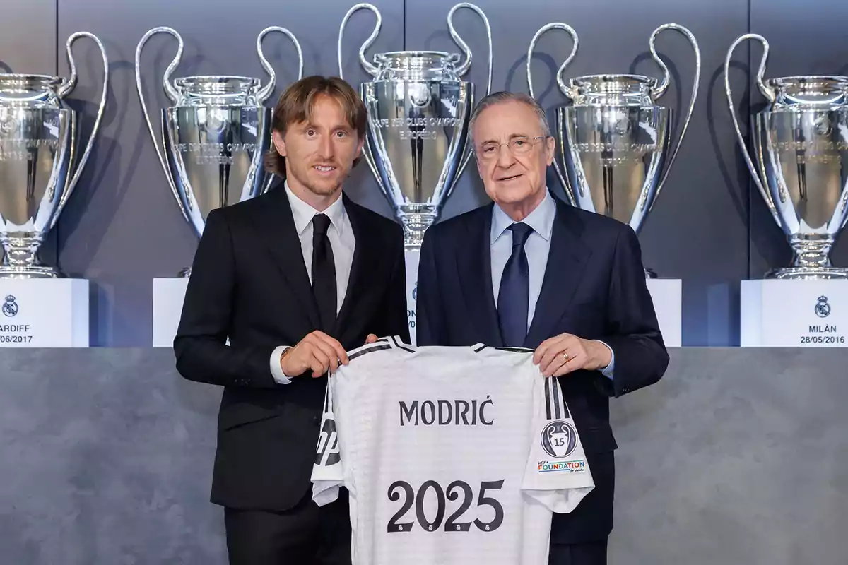 Modric y Florentino en su renovación hasta 2025