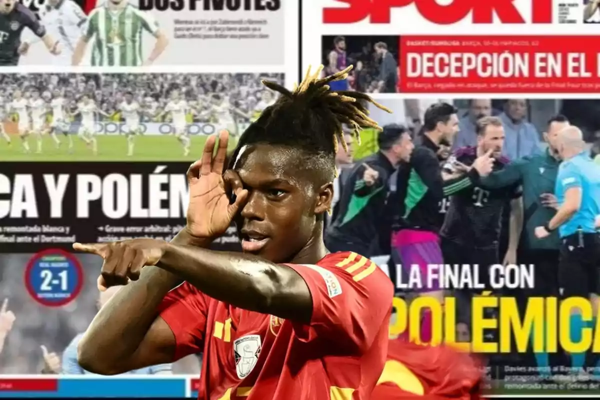 Un jugador de fútbol celebrando un gol con un gesto de mano, con varias portadas de periódicos deportivos de fondo.