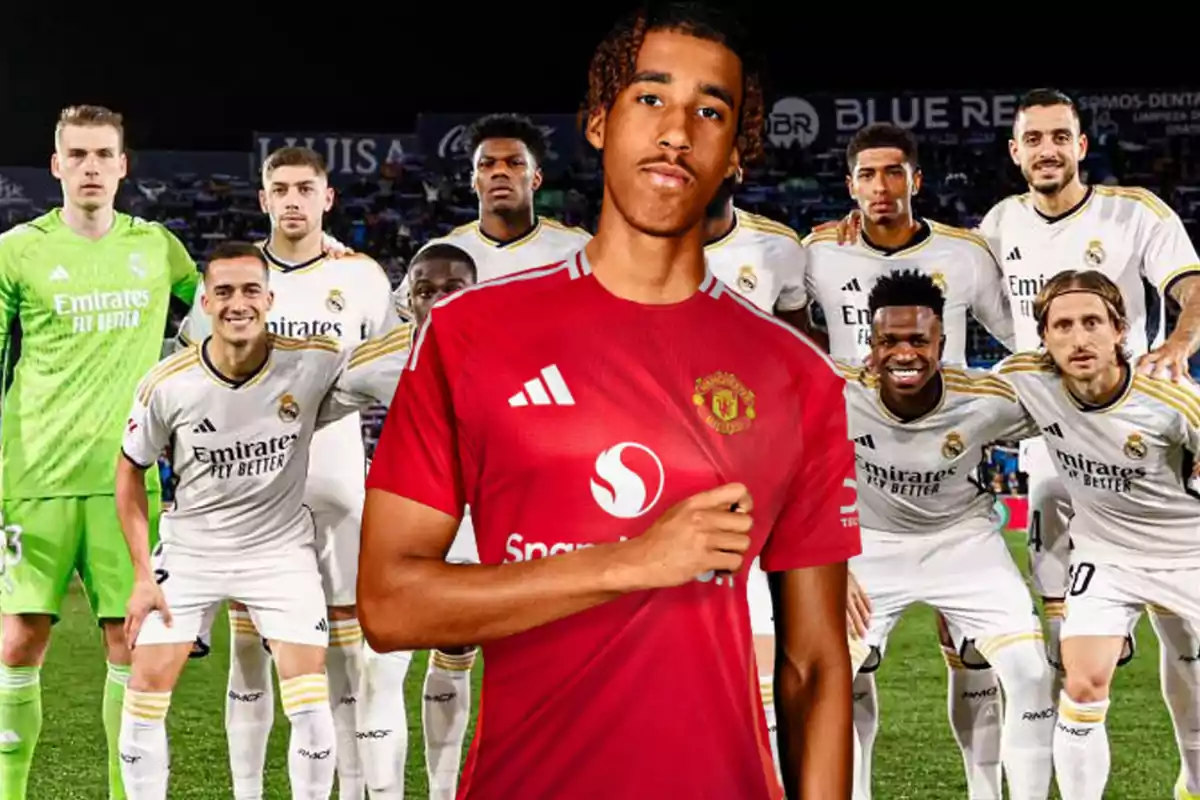 Un jugador con la camiseta del Manchester United posando frente a un equipo del Real Madrid.