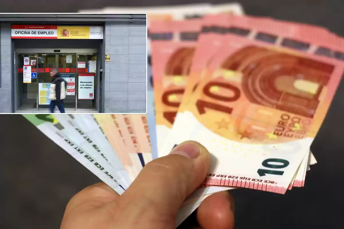 Una persona sosteniendo billetes de euro con una oficina de empleo en el fondo.