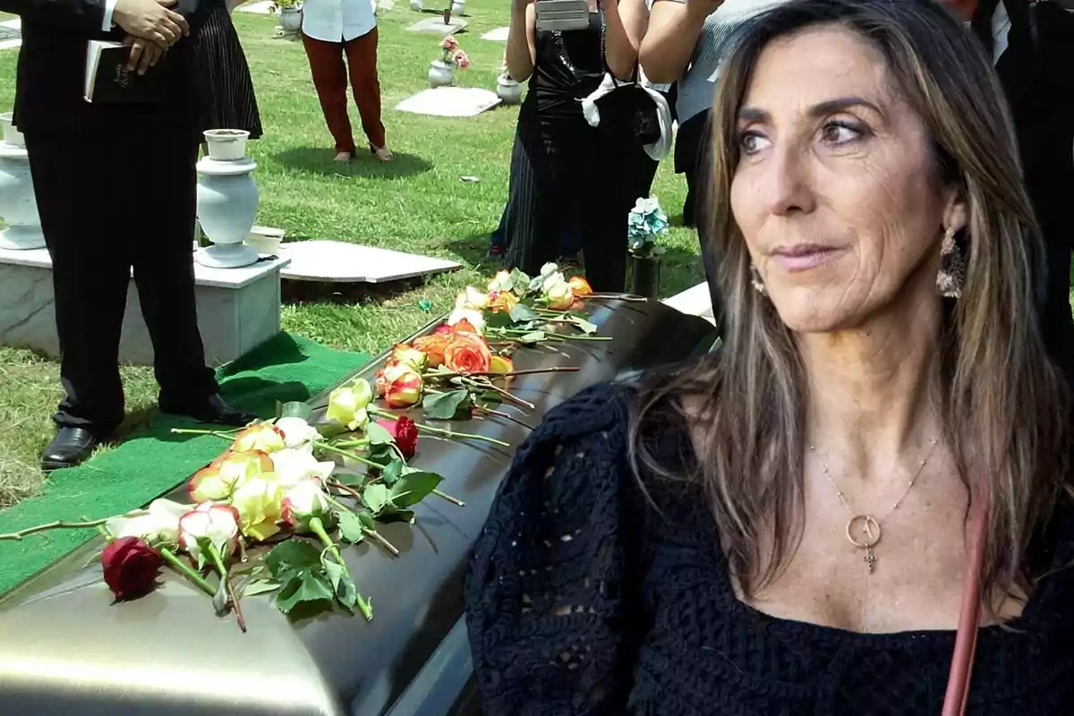 Una mujer de cabello largo y oscuro está en un cementerio, mirando hacia un lado, mientras un ataúd cubierto de flores está rodeado de personas vestidas de negro.