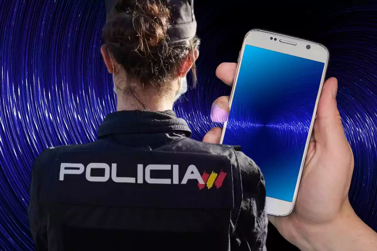 Una agente de policía de espaldas y una mano sosteniendo un teléfono móvil con una pantalla azul y un fondo de líneas azules.