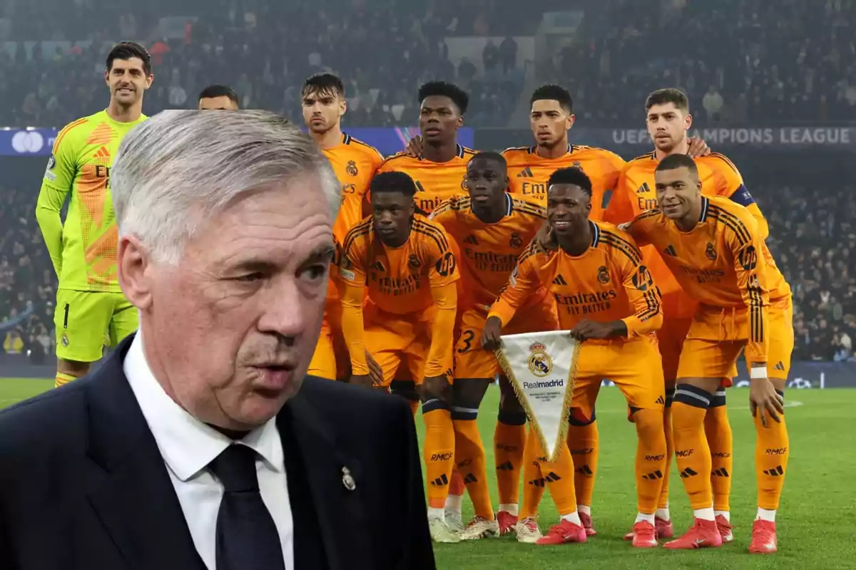 Un grupo de jugadores de fútbol con uniforme naranja posan para una foto en el campo, mientras un hombre con traje oscuro aparece en primer plano.