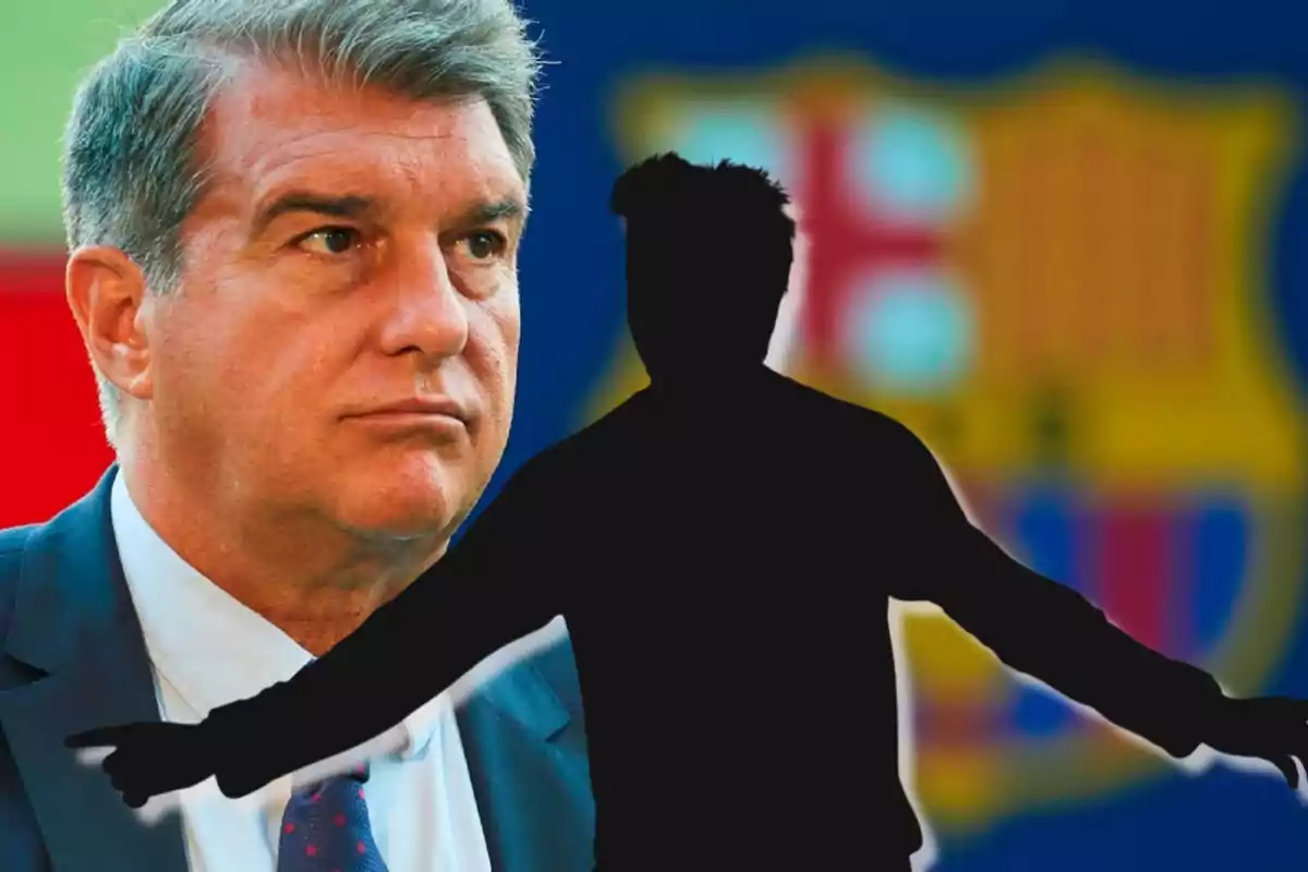 Un hombre de traje con expresión seria y una silueta negra en primer plano sobre un fondo borroso con colores azul y rojo.