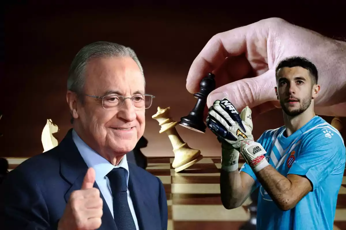 Un hombre mayor con gafas y traje sonríe y levanta el pulgar mientras un portero de fútbol aparece a la derecha y al fondo se ve una mano moviendo una pieza de ajedrez sobre un tablero