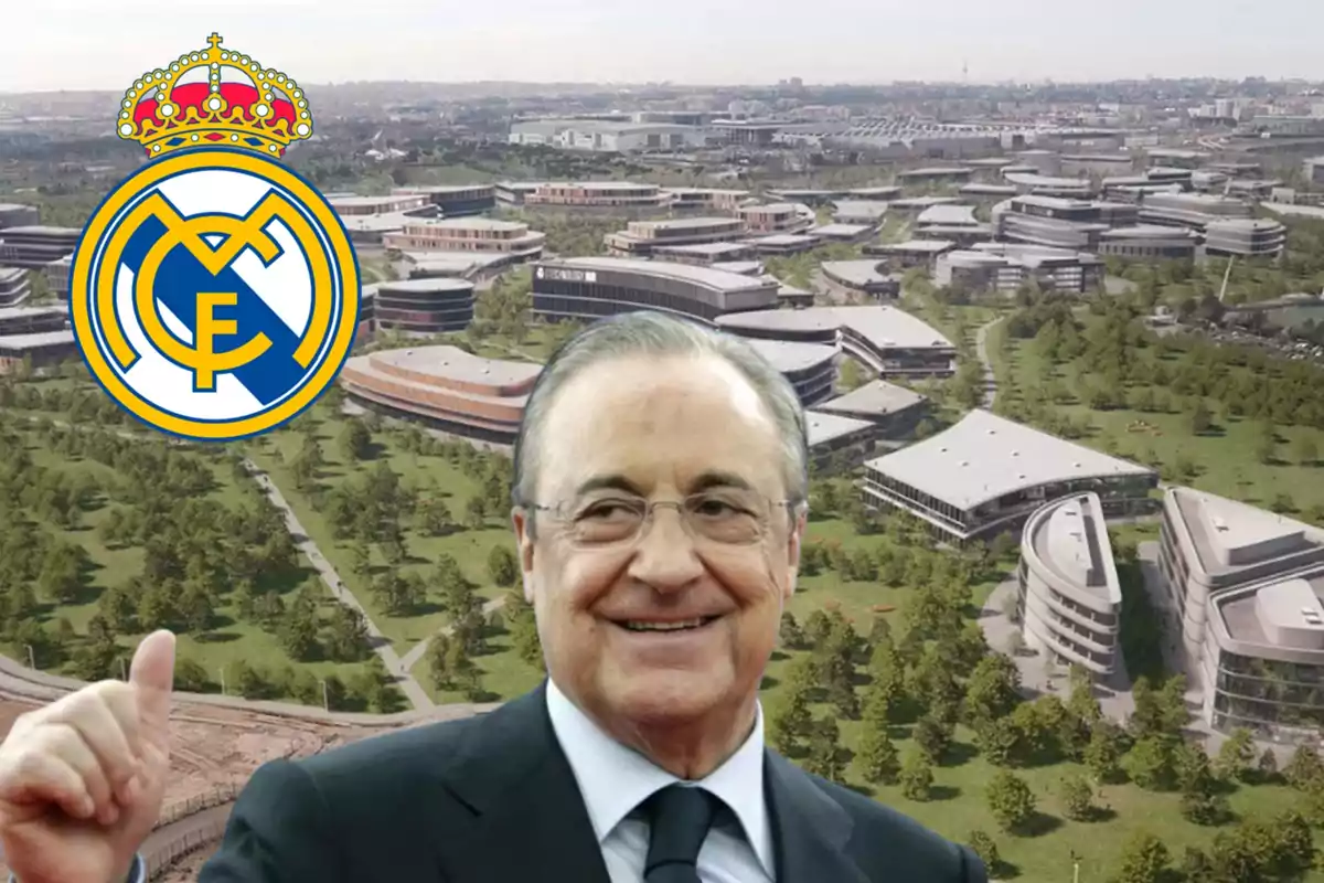 Un hombre sonriente con gafas y traje frente a un paisaje urbano con edificios modernos y el escudo de un equipo de fútbol.