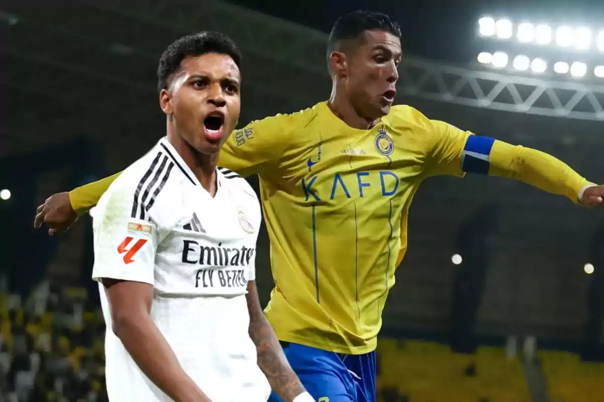 Dos futbolistas en acción durante un partido, uno con uniforme blanco y el otro con uniforme amarillo.