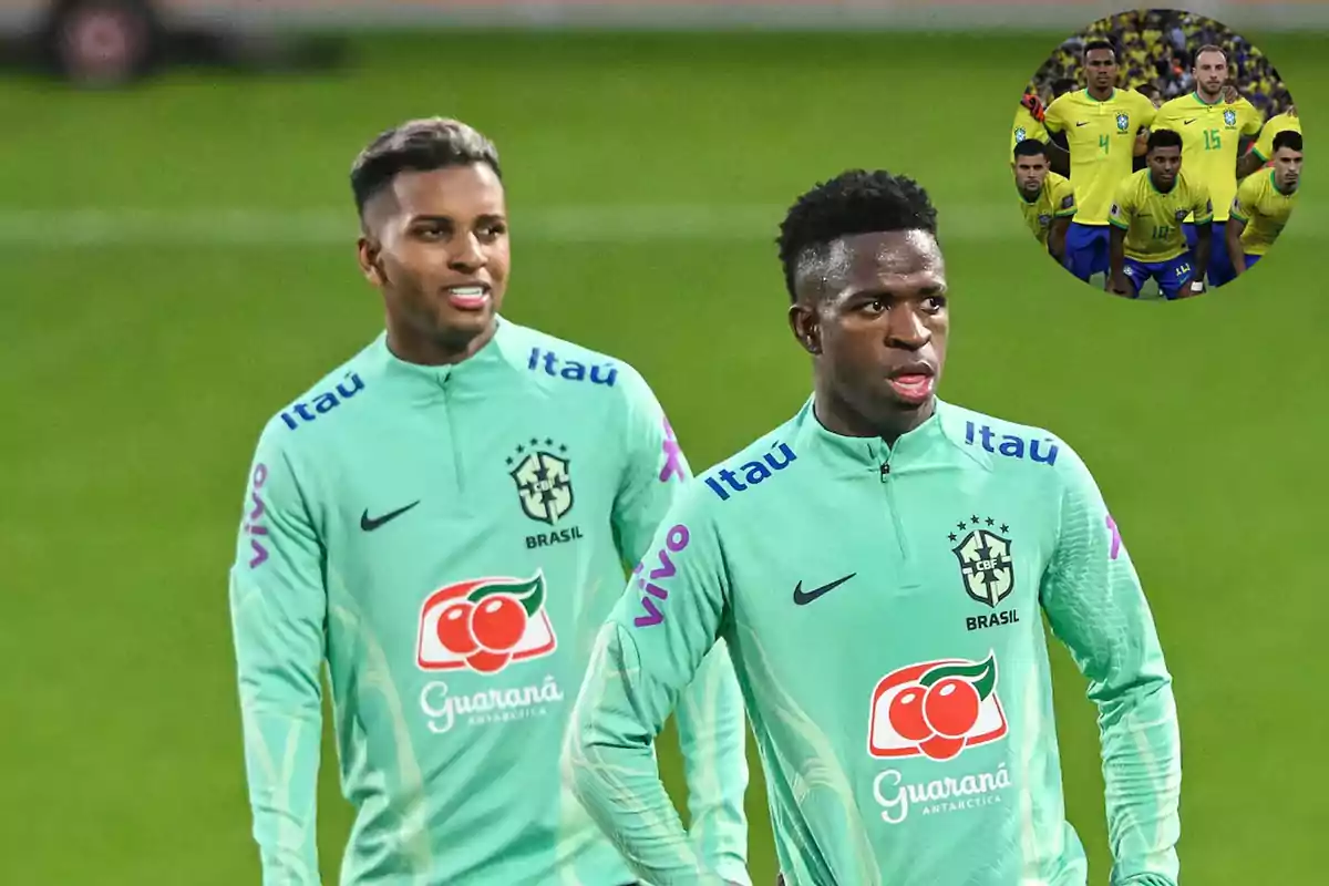 Dos jugadores de la selección de fútbol de Brasil con uniformes de entrenamiento verde claro, con un pequeño círculo en la esquina superior derecha mostrando a más jugadores del equipo con uniformes amarillos.