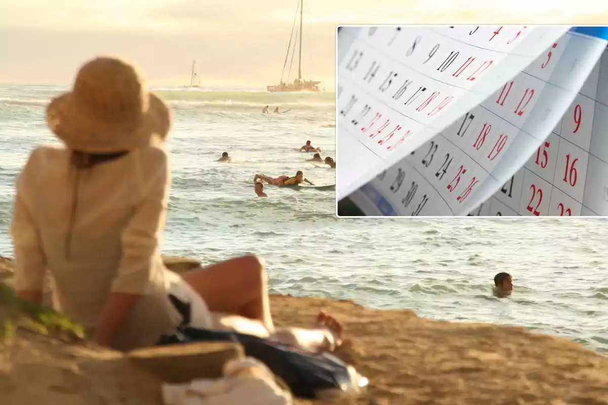 Una persona sentada en la playa mirando el mar con varias personas nadando y un calendario en primer plano.