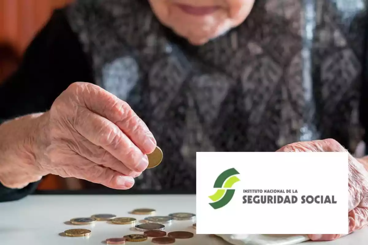 Persona mayor contando monedas con el logo del Instituto Nacional de la Seguridad Social.