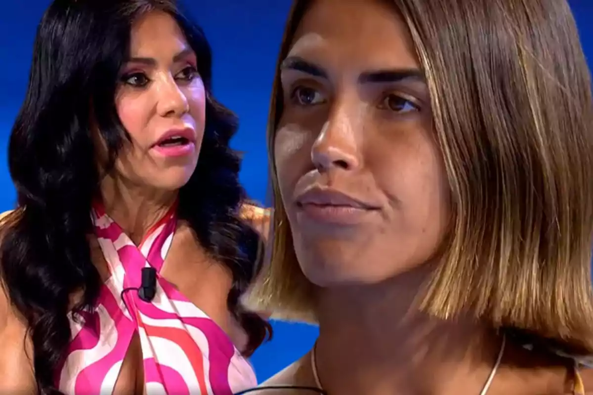 Dos mujeres en un programa de televisión, una con cabello largo y oscuro y la otra con cabello corto y claro, ambas con expresiones serias.