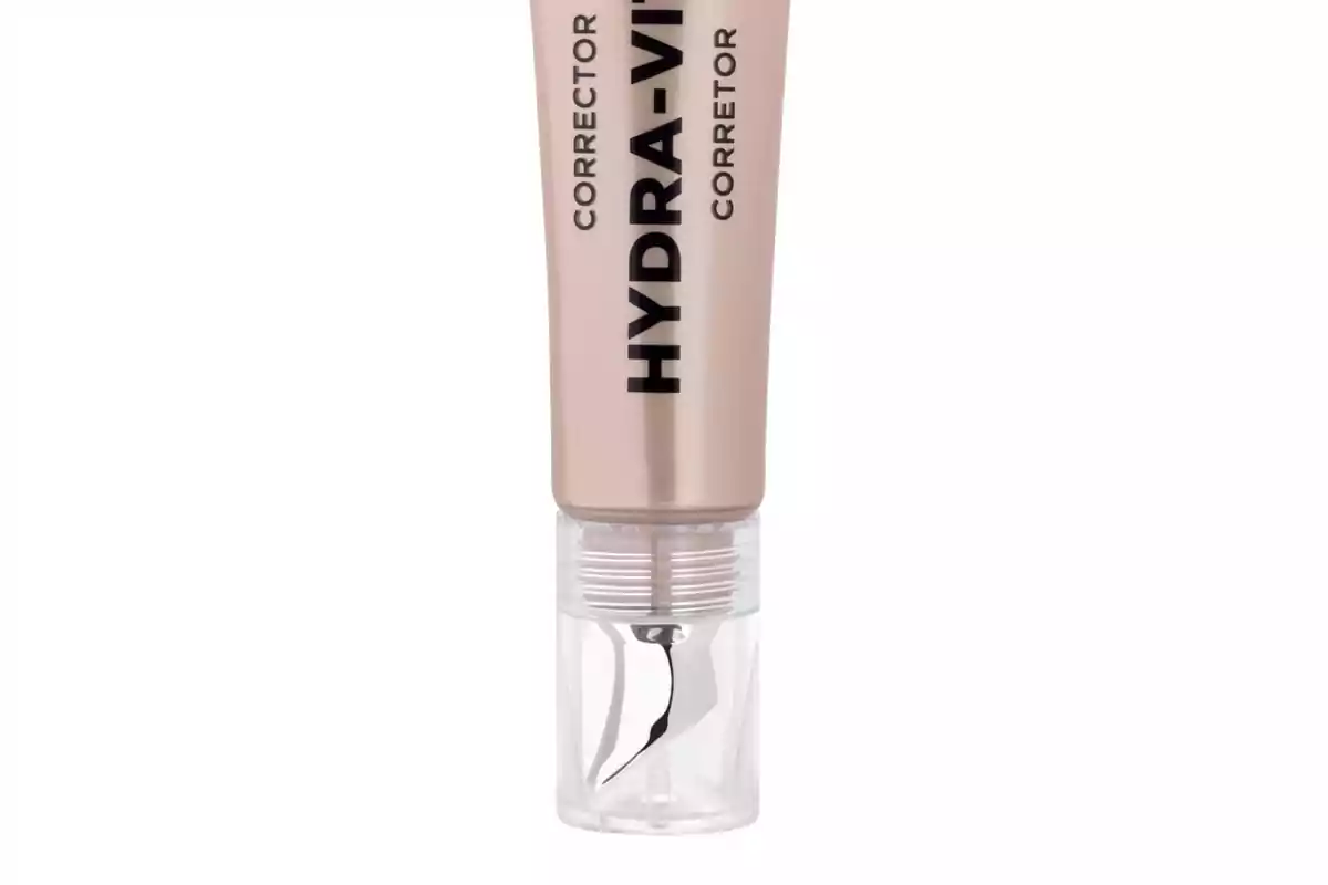 Tubo de corrector de maquillaje Hydra-Vit con tapa transparente.