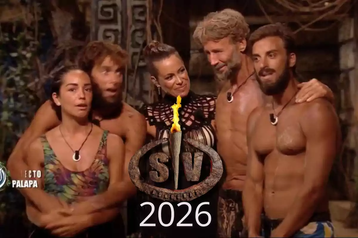 Cinco personas sonríen y posan juntas en un set de televisión con el logo de un reality show y el año 2026 en el centro de la imagen