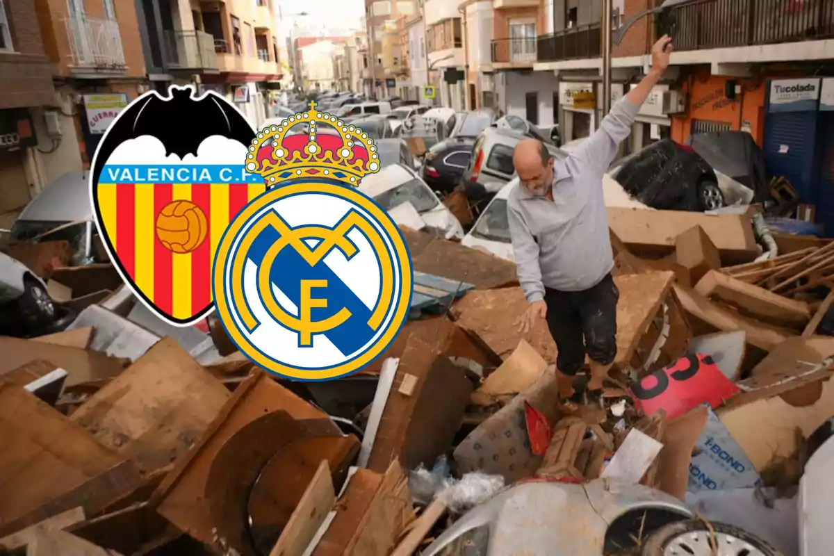 Un hombre camina sobre escombros en una calle llena de coches dañados, con los logotipos del Valencia C.F. y el Real Madrid superpuestos en la imagen.