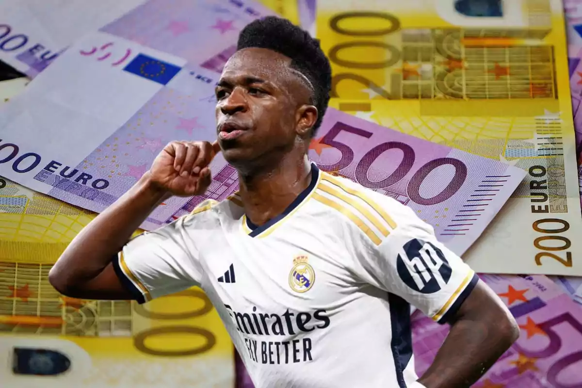 Jugador de fútbol con uniforme blanco celebrando frente a un fondo de billetes de euro.
