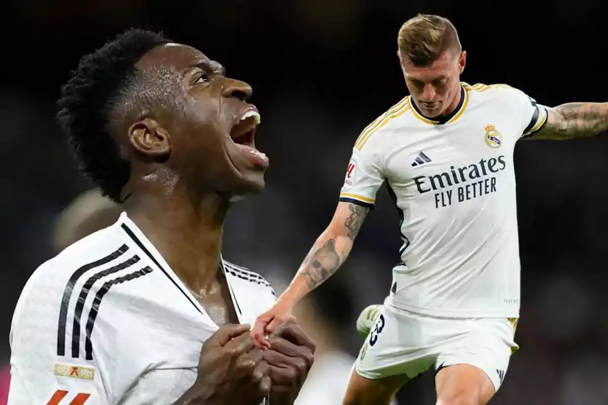 Dos jugadores de fútbol del Real Madrid en acción durante un partido.