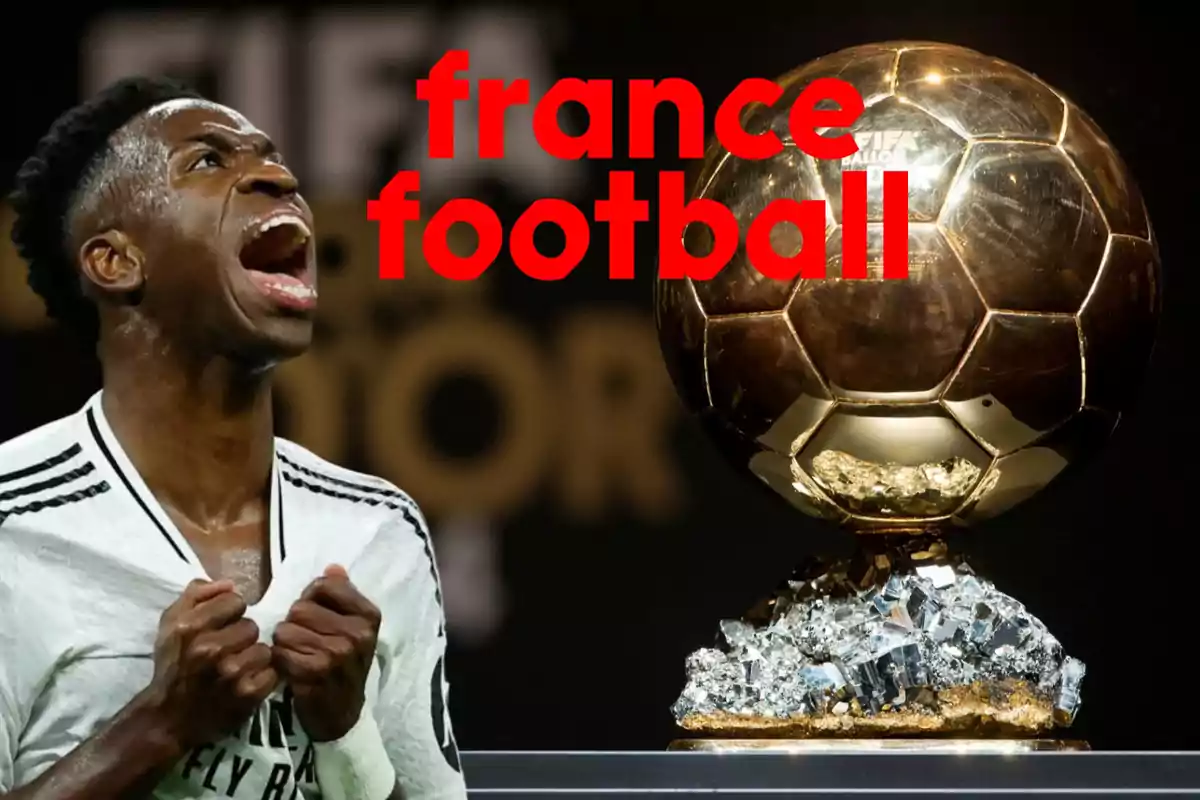 Un jugador de fútbol celebrando con entusiasmo junto a un trofeo dorado con el texto "France Football" en rojo.