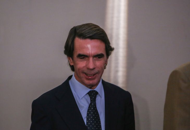 Salvaje tirón de orejas de Aznar a Rajoy