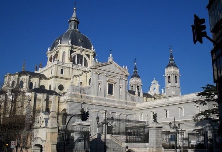 La iglesia ve inminente el traslado de Franco a la Almudena