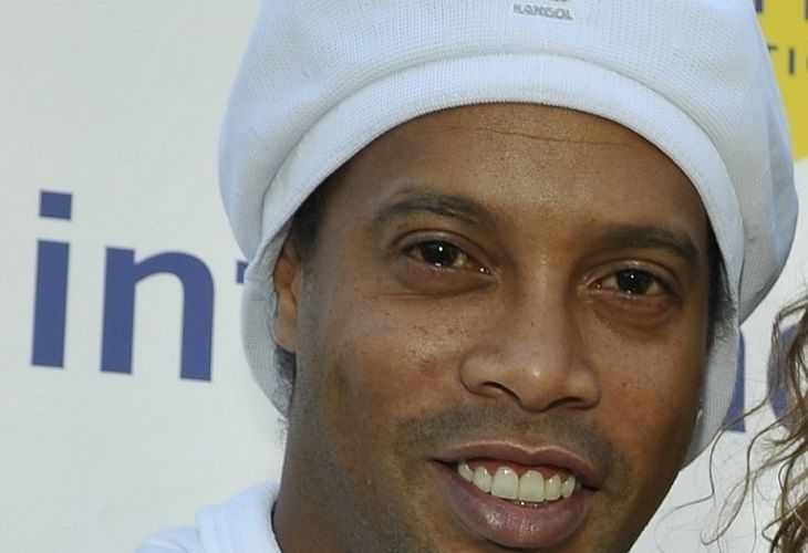 ¿Está arruinado Ronaldinho? ¡Sólo tiene seis euros en el banco!