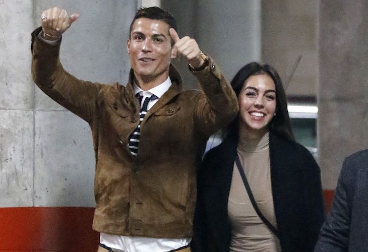 Ahora ya sabemos por qué Cristiano Ronaldo se gastó 30.000 euros en dos botellas de vino: ¡Se casa!