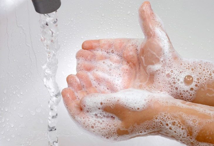 Lavarse las manos ayuda a prevenir enfermedades, incluso la muerte