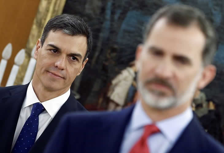 La jugarreta que quiere hacerle Pedro Sánchez al Rey Felipe VI cambiando la Constitución