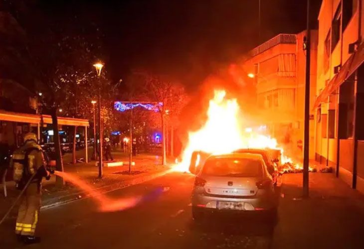 Los asquerosos radicales independentistas incendian Terrassa en un acto contra VOX