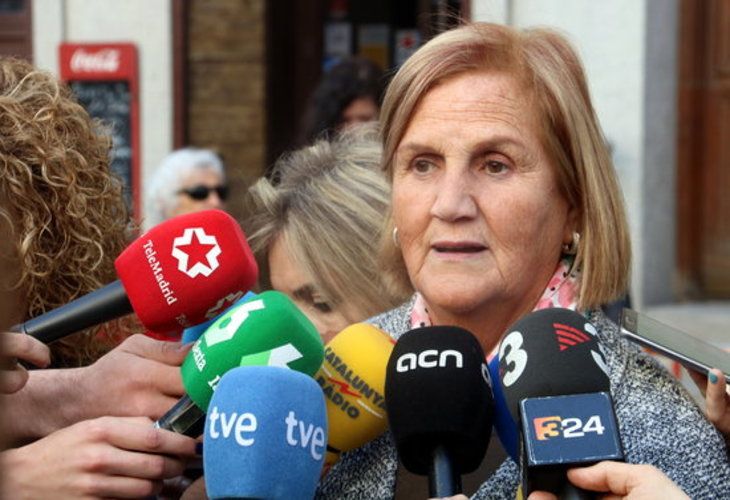 La xenófoba y supremacista ¡¡¡Nuria de Gispert pide que 'echen' a Bernat Dedéu!!! del programa de TV3 'Tot es Mou'.