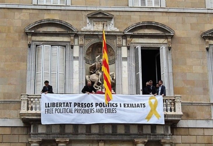 Tabarnia limpia el ayuntamiento de Tarragona de pancartas ofensivas