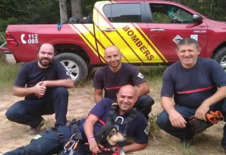 ¡¡El increíble rescate de un perro que llevaba 24 horas atrapado en un barranco!!