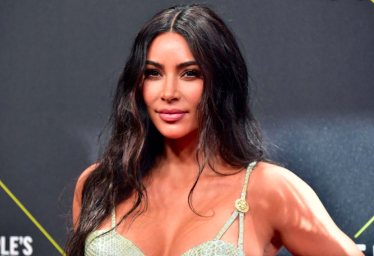 No es una broma (y hay imágenes): ¡¡Kim Kardashian se maquilla hasta la entrepierna!!